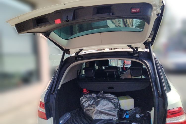 Used Mercedes-Benz M-Class 2012 ML 300 Trunk
