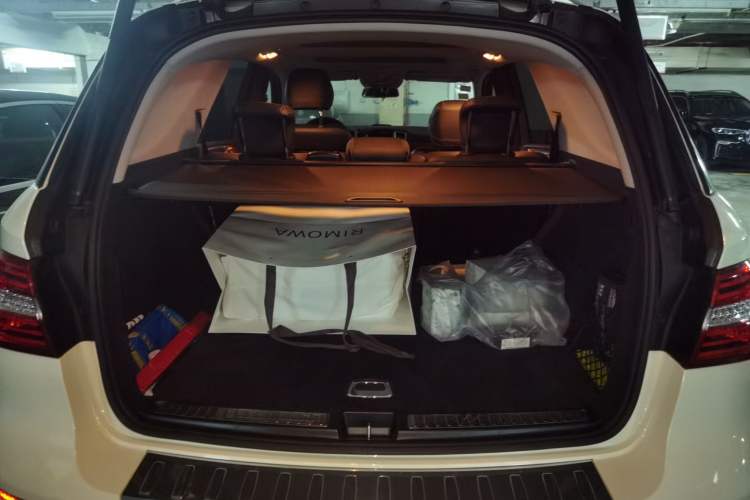 Used Mercedes-Benz M-Class 2012 ML 350 Luxury Edition Trunk