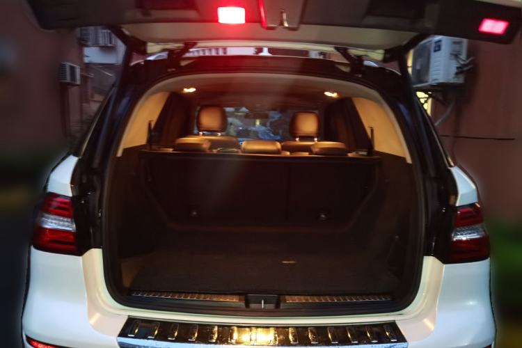 Used Mercedes-Benz M-Class 2012 ML 300 Trunk
