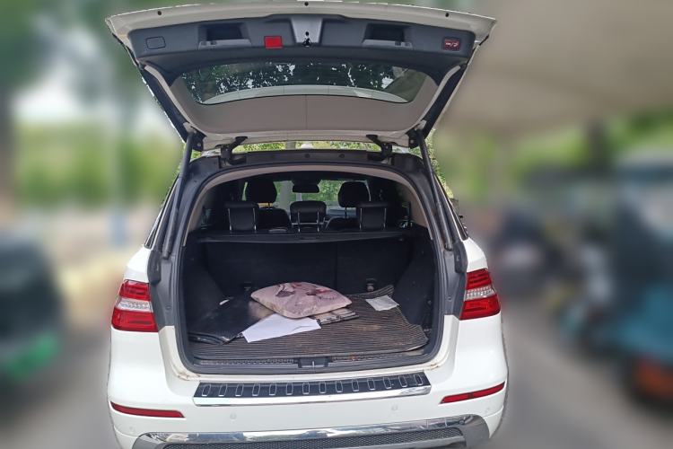 Used Mercedes-Benz M-Class 2012 ML 350 Luxury Edition Trunk