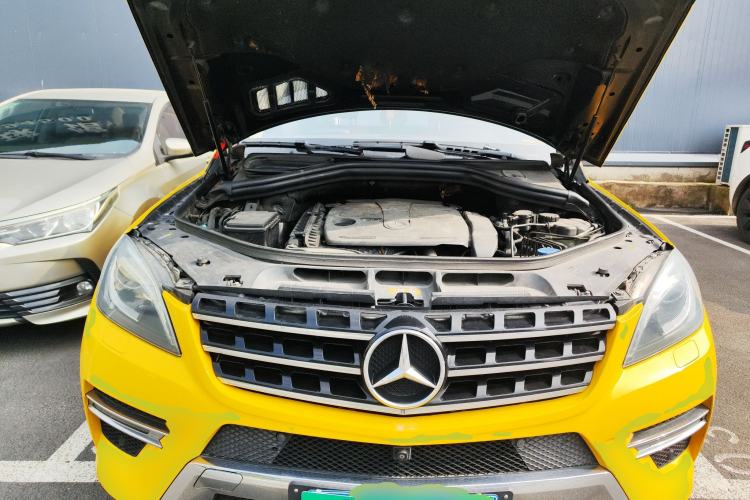 Used Mercedes-Benz M-Class 2012 ML 350 Luxury Edition Engine Bay