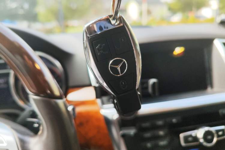 Used Mercedes-Benz M-Class 2012 ML 350 Luxury Edition Interior 1