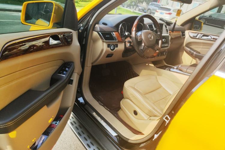 Used Mercedes-Benz M-Class 2012 ML 350 Luxury Edition Interior 3