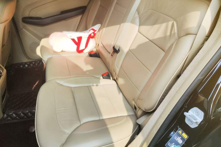 Used Mercedes-Benz M-Class 2012 ML 350 Luxury Edition Interior 4