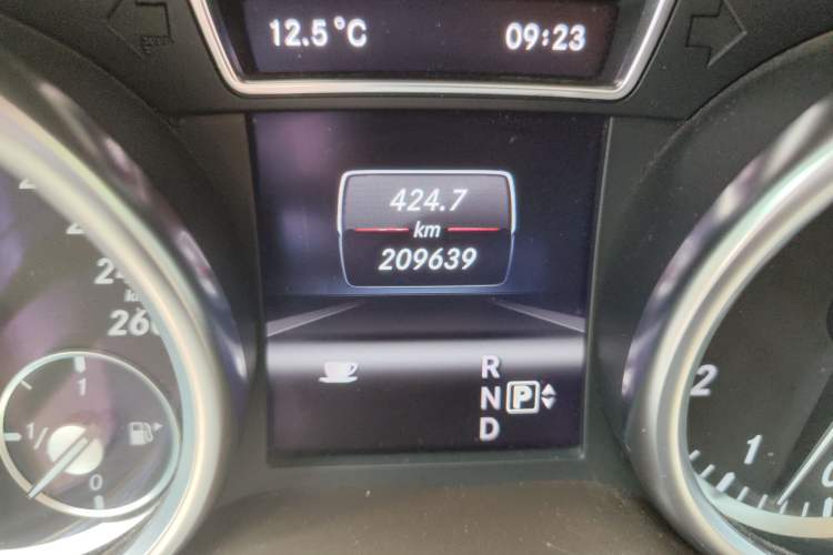 Used Mercedes-Benz M-Class 2012 ML 350 Luxury Edition Odometer Close Up
