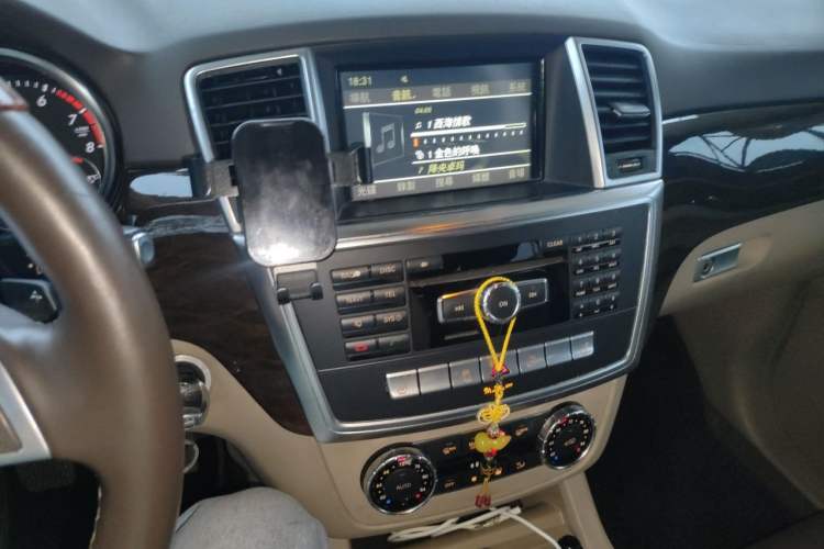Used Mercedes-Benz M-Class  Audio And AC Panel