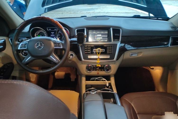 Used Mercedes-Benz M-Class  Center Console