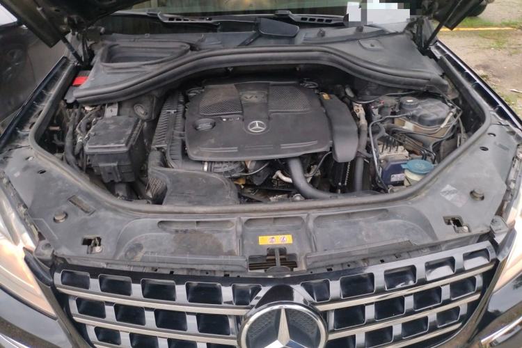 Used Mercedes-Benz M-Class  Engine Bay