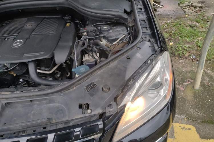 Used Mercedes-Benz M-Class  Engine Bay Left