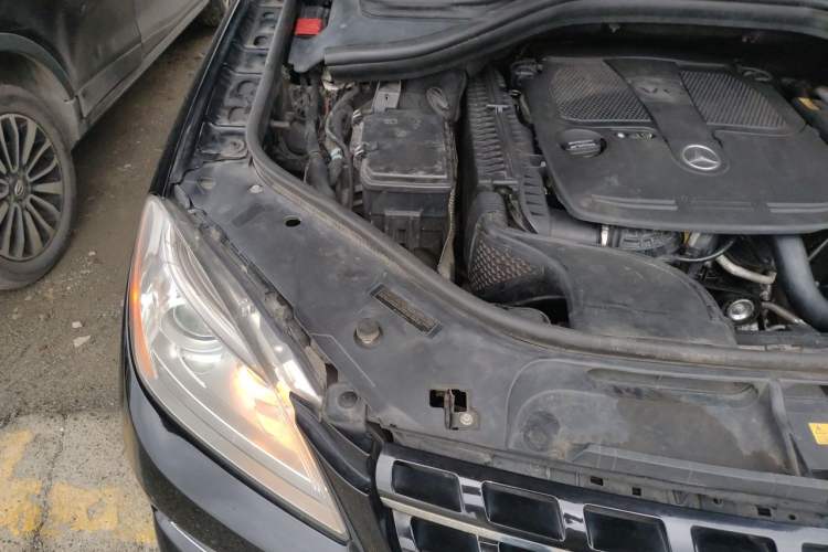 Used Mercedes-Benz M-Class  Engine Bay Right
