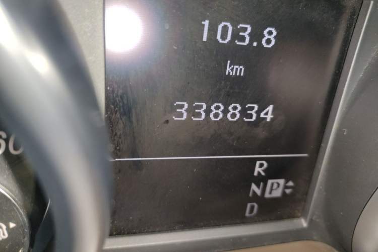 Used Mercedes-Benz M-Class  Odometer Close Up
