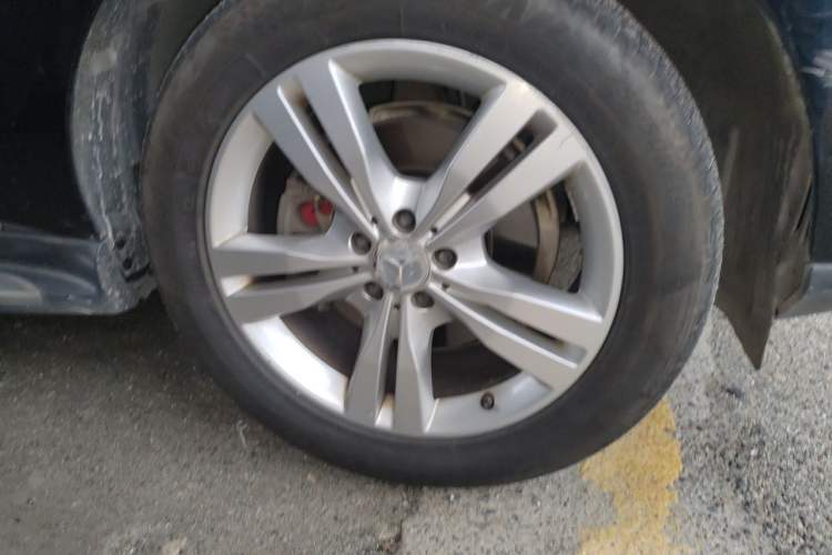 Used Mercedes-Benz M-Class  Right Front Wheel Hub