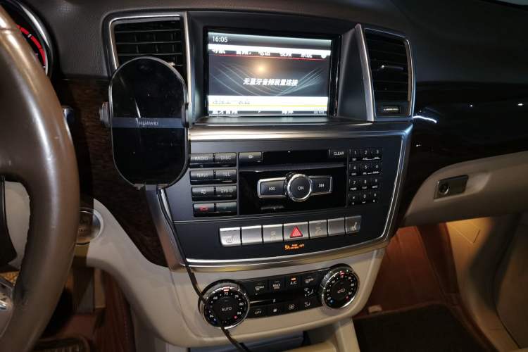 Used Mercedes-Benz M-Class  Audio And AC Panel