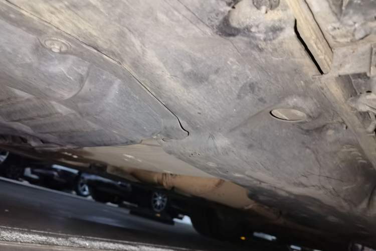 Used Mercedes-Benz M-Class  Chassis Front Left