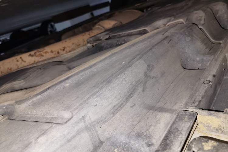 Used Mercedes-Benz M-Class  Chassis Rear Left