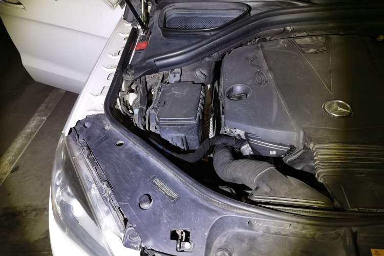 Used Mercedes-Benz M-Class  Engine Bay Right