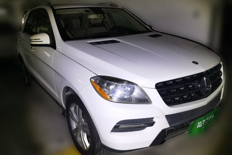 Used Mercedes-Benz M-Class  Front Right 45 Deg