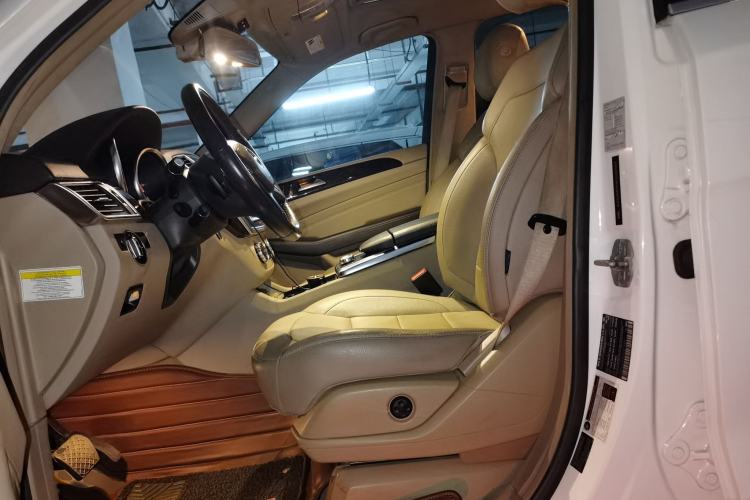 Used Mercedes-Benz M-Class  Left Front Seat