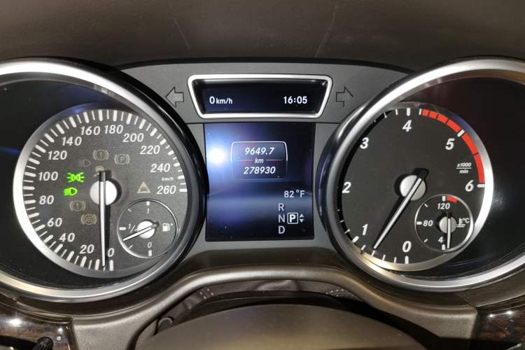 Used Mercedes-Benz M-Class  Odometer Close Up