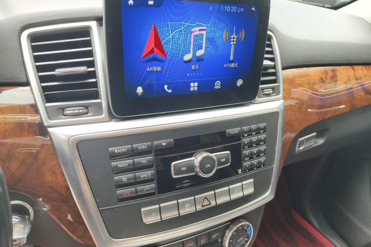 Used Mercedes-Benz M-Class 2014 ML 400 4MATIC Dynamic Model Audio And AC Panel