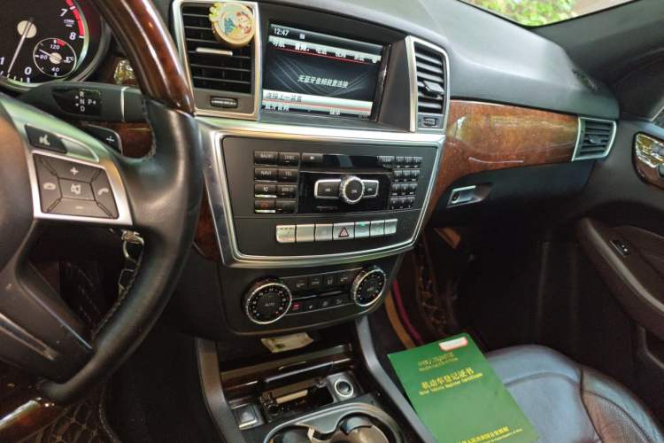 Used Mercedes-Benz M-Class 2014 ML 400 4MATIC Luxury Model Audio And AC Panel