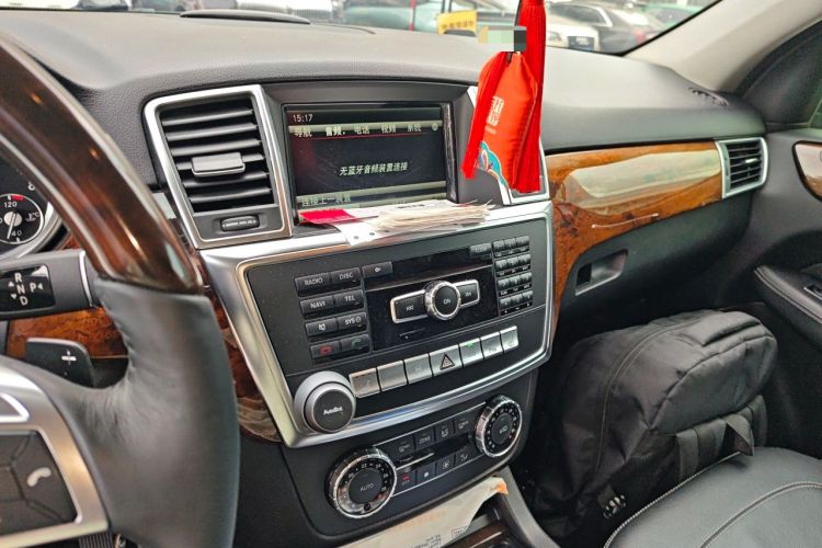 Used Mercedes-Benz M-Class 2014 ML 400 4MATIC Luxury Model Audio And AC Panel