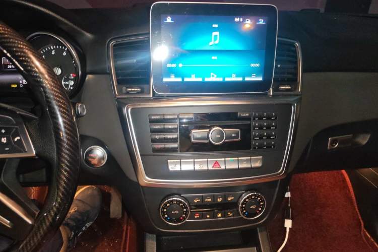 Used Mercedes-Benz M-Class 2014 ML 320 4MATIC Audio And AC Panel