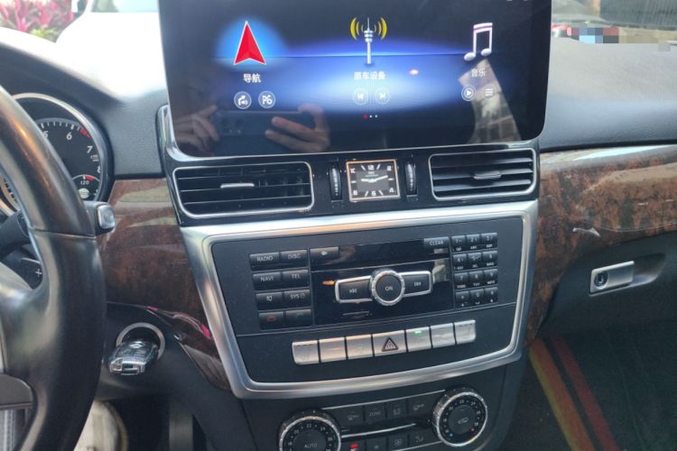 Used Mercedes-Benz M-Class 2014 ML 400 4MATIC Dynamic Model Audio And AC Panel