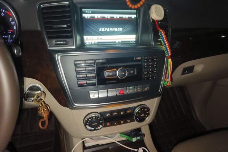 Used Mercedes-Benz M-Class 2014 ML 400 4MATIC Dynamic Model Audio And AC Panel