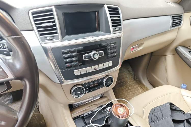 Used Mercedes-Benz M-Class 2014 ML 320 4MATIC Audio And AC Panel