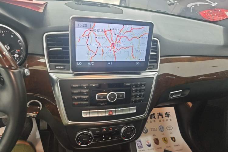 Used Mercedes-Benz M-Class 2014 ML 400 4MATIC Luxury Model Audio And AC Panel