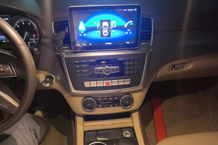 Used Mercedes-Benz M-Class 2014 ML 320 4MATIC Audio And AC Panel
