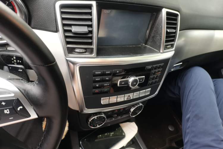 Used Mercedes-Benz M-Class 2014 ML 320 4MATIC Audio And AC Panel