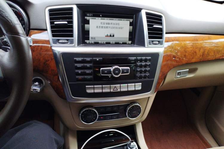 Used Mercedes-Benz M-Class 2014 ML 400 4MATIC Dynamic Model Audio And AC Panel