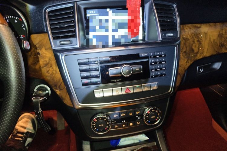 Used Mercedes-Benz M-Class 2014 ML 400 4MATIC Dynamic Model Audio And AC Panel
