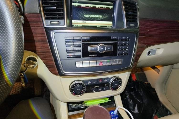 Used Mercedes-Benz M-Class 2014 ML 400 4MATIC Dynamic Model Audio And AC Panel