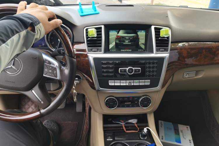 Used Mercedes-Benz M-Class 2014 ML 400 4MATIC Dynamic Model Audio And AC Panel