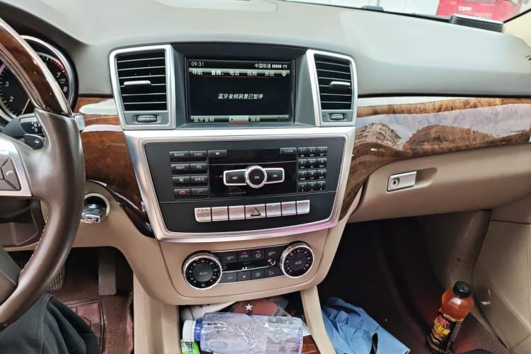 Used Mercedes-Benz M-Class 2014 ML 400 4MATIC Luxury Model Audio And AC Panel