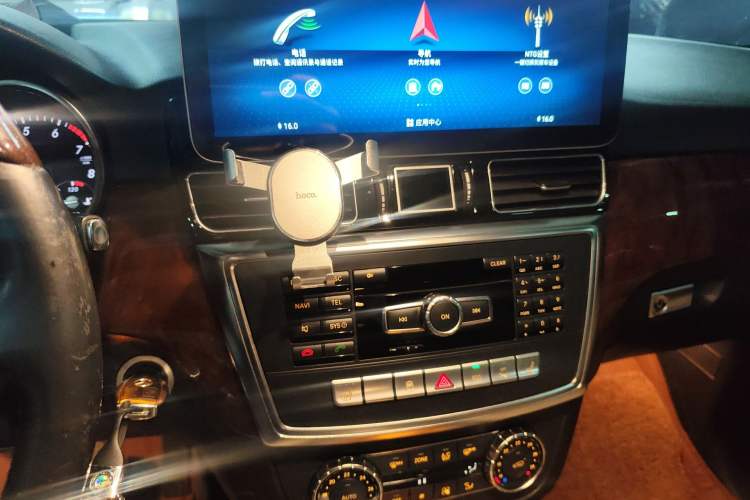 Used Mercedes-Benz M-Class 2014 ML 400 4MATIC Luxury Model Audio And AC Panel