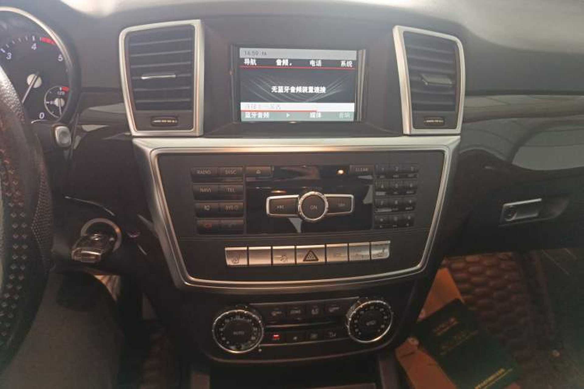 Used Mercedes-Benz M-Class 2014 ML 350 CDI 4MATIC Audio And AC Panel