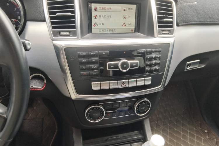 Used Mercedes-Benz M-Class 2014 ML 320 4MATIC Audio And AC Panel