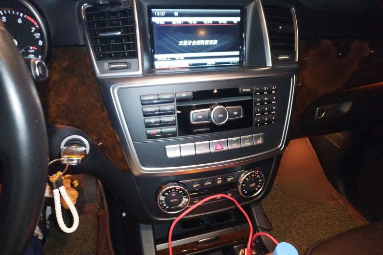Used Mercedes-Benz M-Class 2014 ML 400 4MATIC Luxury Model Audio And AC Panel