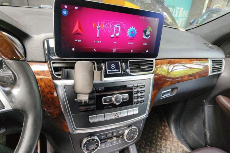 Used Mercedes-Benz M-Class 2014 ML 400 4MATIC Luxury Model Audio And AC Panel
