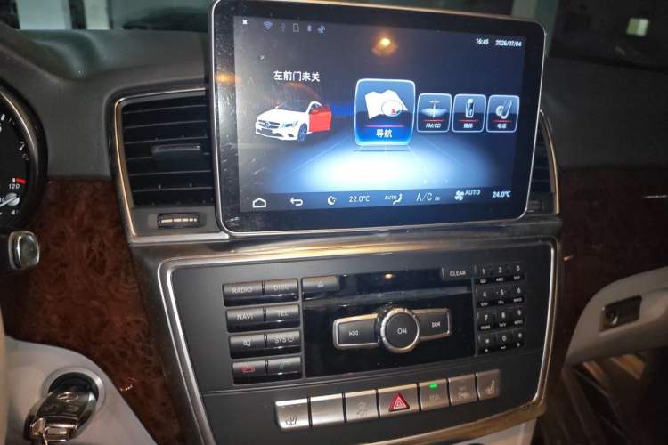 Used Mercedes-Benz M-Class 2014 ML 320 4MATIC Audio And AC Panel
