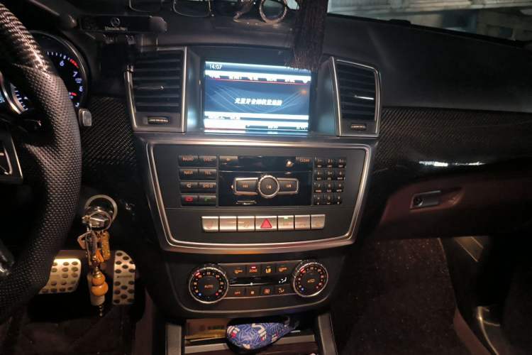 Used Mercedes-Benz M-Class 2014 ML 400 4MATIC Dynamic Model Audio And AC Panel