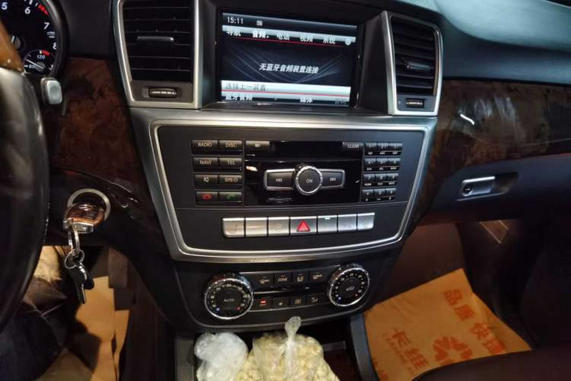 Used Mercedes-Benz M-Class 2014 ML 400 4MATIC Luxury Model Audio And AC Panel