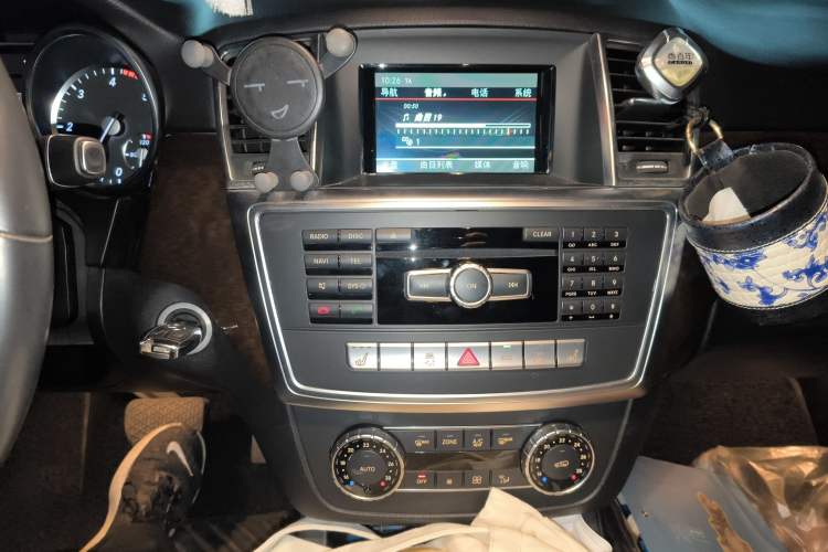 Used Mercedes-Benz M-Class 2014 ML 350 CDI 4MATIC Audio And AC Panel