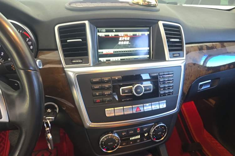 Used Mercedes-Benz M-Class 2014 ML 400 4MATIC Dynamic Model Audio And AC Panel