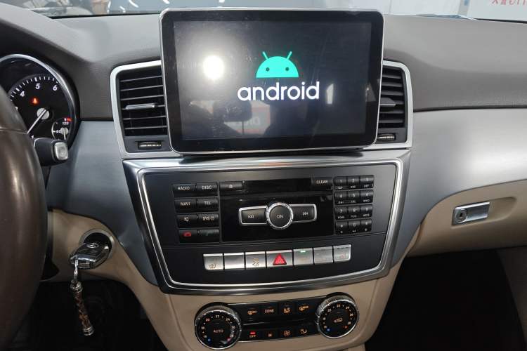 Used Mercedes-Benz M-Class 2014 ML 320 4MATIC Audio And AC Panel