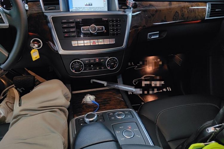 Used Mercedes-Benz M-Class 2014 ML 400 4MATIC Luxury Model Audio And AC Panel